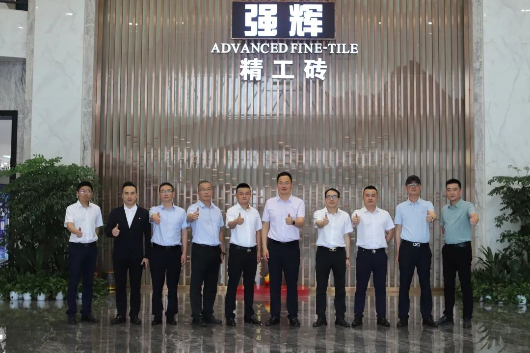 強輝新品質(zhì)感大師又出圈？華美立家團隊參觀強輝總部展廳！